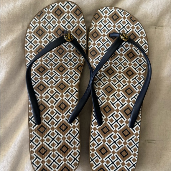 Tory Burch Black and Brown Geometric Flip Flops - Picture 2 of 4